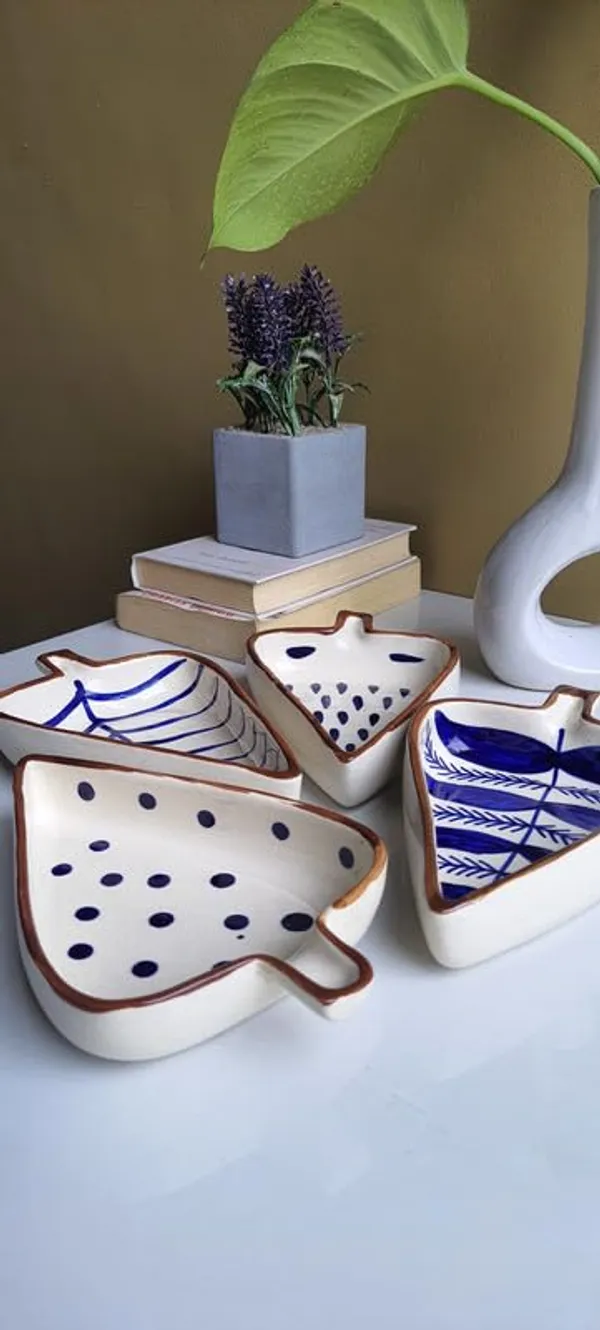 Handcrafted_Set_of_4_Serving_Platters_with_Tray_-_Elegant_Dining_Essentials
