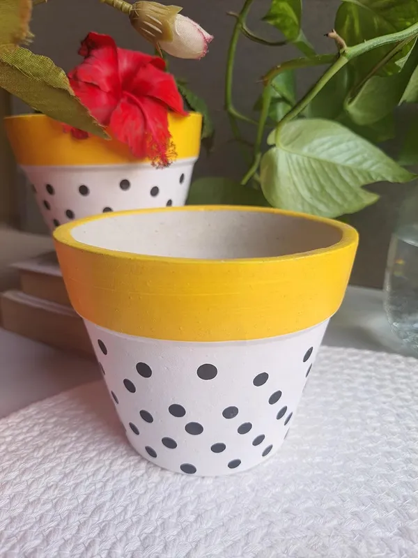 Ceramic_Handcrafted_Elegant_&_Portable_Flower_Pot_Perfect_for_Small_Plants_&_Succulents-_White-Dotted(11x11x10cm)