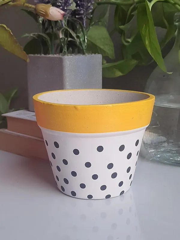 Ceramic_Handcrafted_Elegant_&_Portable_Flower_Pot_Perfect_for_Small_Plants_&_Succulents-_White-Dotted(11x11x10cm)