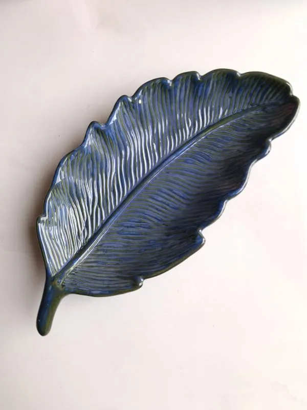Leaf_Shape_Serving_Platter__Assorted_Handcrafted_Ceramic_Dish_for_Elegant_Dining_(Pack_of_1)