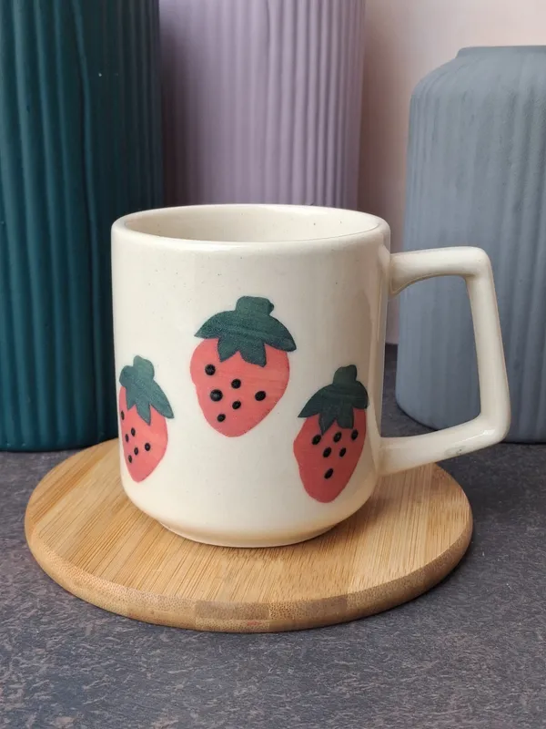 Strawberry_Art_Design_Ceramic_Coffee_Mug_Artisanal_Charm-_Medium(250ml)