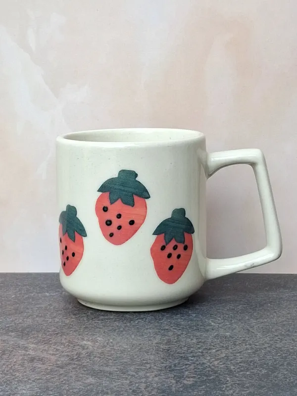 Strawberry_Art_Design_Ceramic_Coffee_Mug_Artisanal_Charm-_Medium(250ml)