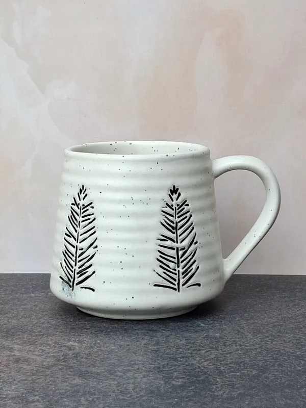 Leaf_Design_Ceramic_Coffee_Mug_Stylish_And_Compact_Design-_Medium(250ml)