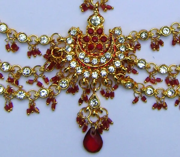 Maroon_Alloy__Gold_Plated_Premium_Maatha_Patti_For_Women