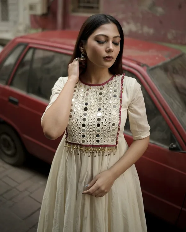 Royal_Off_White_Hand_Work_Anarkali_Kurta