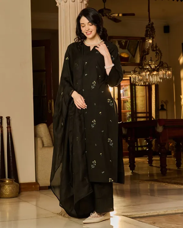Summer_Pure_Cotton_Embroidery_Work_Kurta_Set