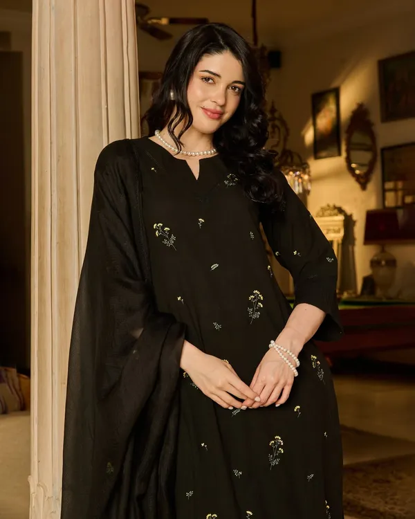 Summer_Pure_Cotton_Embroidery_Work_Kurta_Set