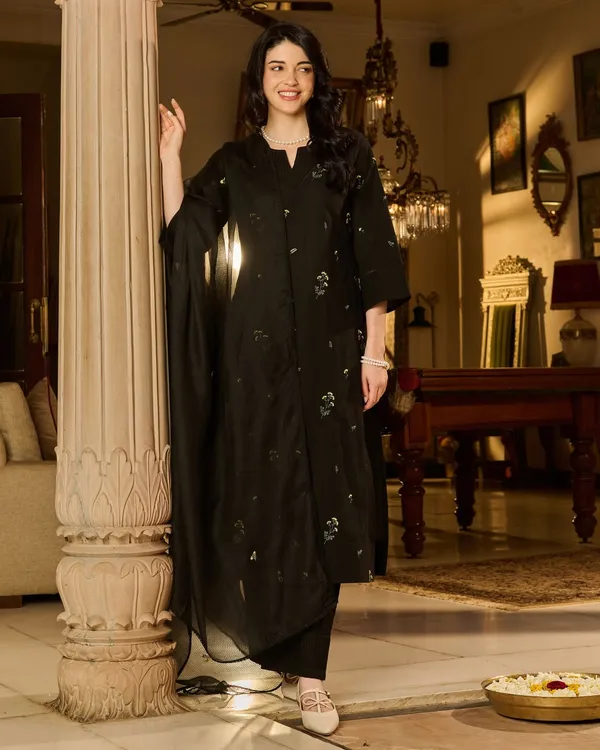 Summer_Pure_Cotton_Embroidery_Work_Kurta_Set