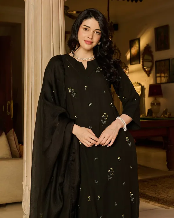 Summer_Pure_Cotton_Embroidery_Work_Kurta_Set
