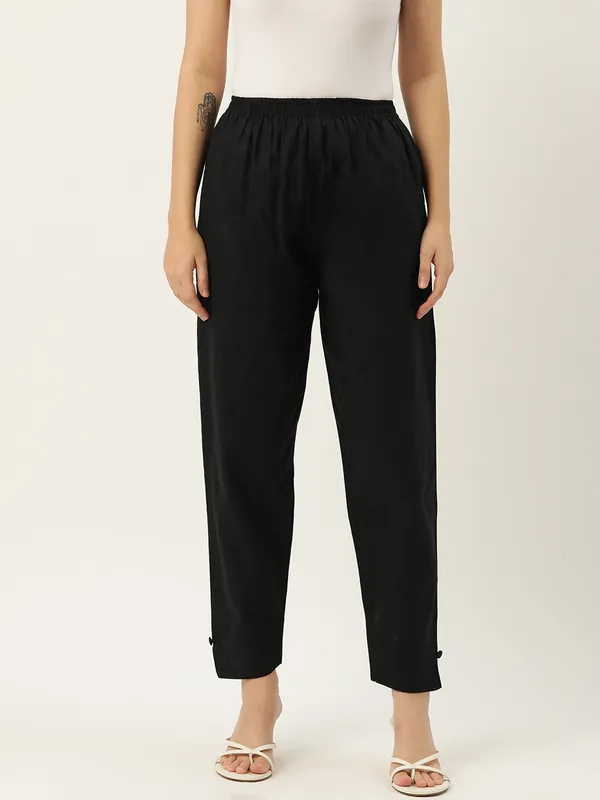 Black_Pure_Cotton_Two_Pockets_Mid-RIse_Regular_Fit_Cropped_Pant