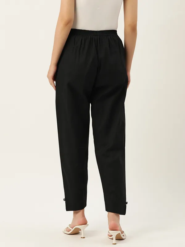 Black_Pure_Cotton_Two_Pockets_Mid-RIse_Regular_Fit_Cropped_Pant
