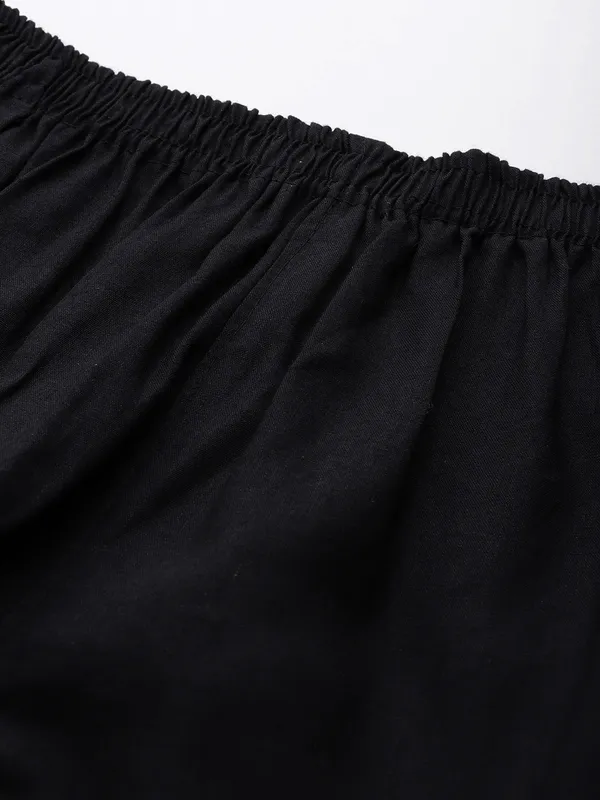 Black_Pure_Cotton_Two_Pockets_Mid-RIse_Regular_Fit_Cropped_Pant