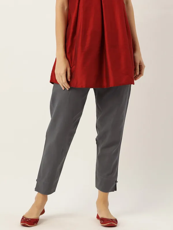 Charcoal_Grey_Pure_Cotton_Two_Pockets_Mid-RIse_Regular_Fit_Cropped_Pant