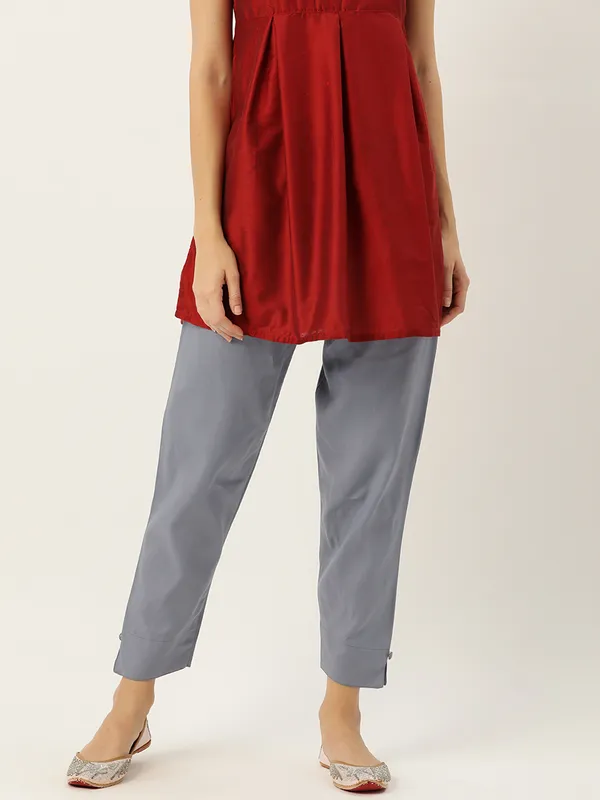 Grey_Pure_Cotton_Two_Pockets_Mid-RIse_Regular_Fit_Cropped_Pant
