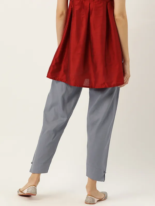 Grey_Pure_Cotton_Two_Pockets_Mid-RIse_Regular_Fit_Cropped_Pant