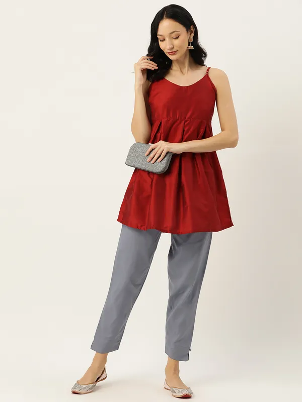 Grey_Pure_Cotton_Two_Pockets_Mid-RIse_Regular_Fit_Cropped_Pant