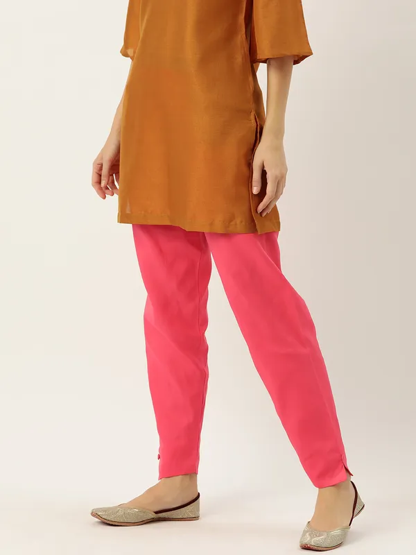 Rose_Pure_Cotton_Two_Pockets_Mid-RIse_Regular_Fit_Cropped_Pant