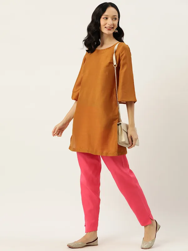 Rose_Pure_Cotton_Two_Pockets_Mid-RIse_Regular_Fit_Cropped_Pant