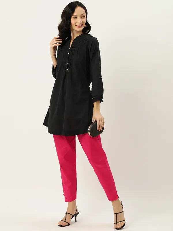 Pink_Pure_Cotton_Two_Pockets_Mid-RIse_Regular_Fit_Cropped_Pant