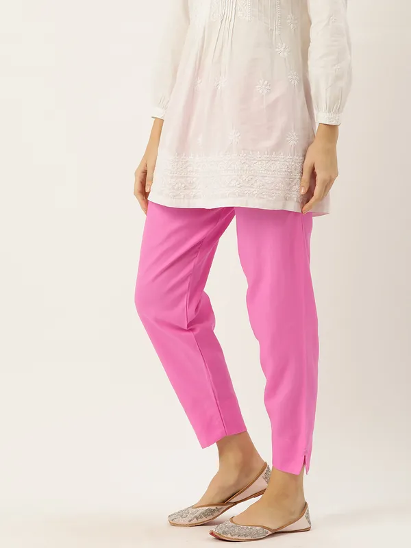 Baby_Pink_Pure_Cotton_Two_Pockets_Mid-RIse_Regular_Fit_Cropped_Pant