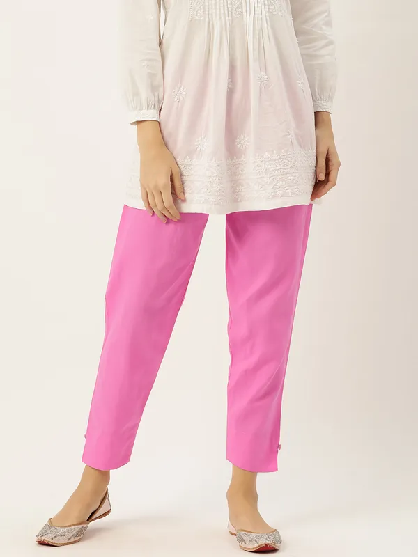 Baby_Pink_Pure_Cotton_Two_Pockets_Mid-RIse_Regular_Fit_Cropped_Pant