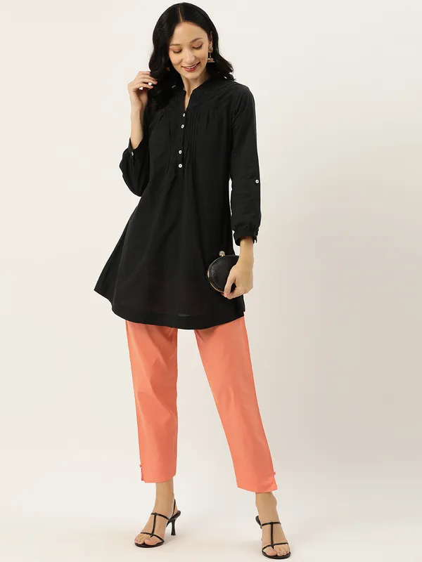 Peach_Pure_Cotton_Two_Pockets_Mid-RIse_Regular_Fit_Cropped_Pant