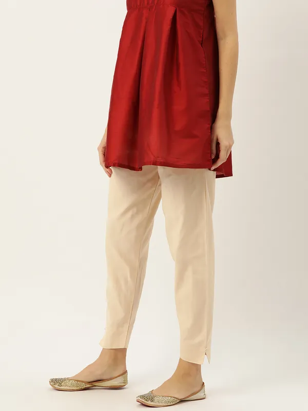Cream_Pure_Cotton_Two_Pockets_Mid-RIse_Regular_Fit_Cropped_Pant