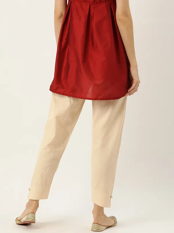 Cream_Pure_Cotton_Two_Pockets_Mid-RIse_Regular_Fit_Cropped_Pant
