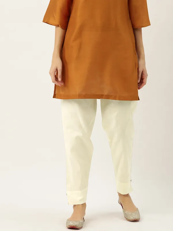 Skin_Pure_Cotton_Two_Pockets_Mid-RIse_Regular_Fit_Cropped_Pant