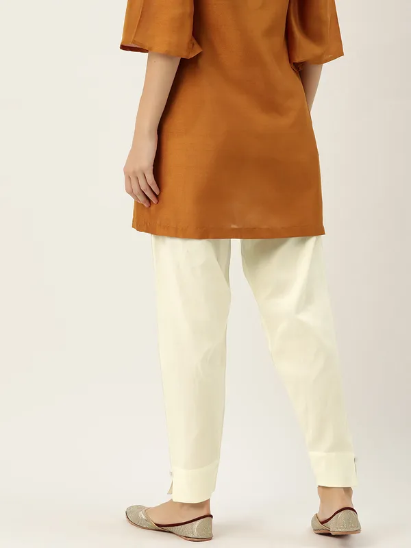 Skin_Pure_Cotton_Two_Pockets_Mid-RIse_Regular_Fit_Cropped_Pant