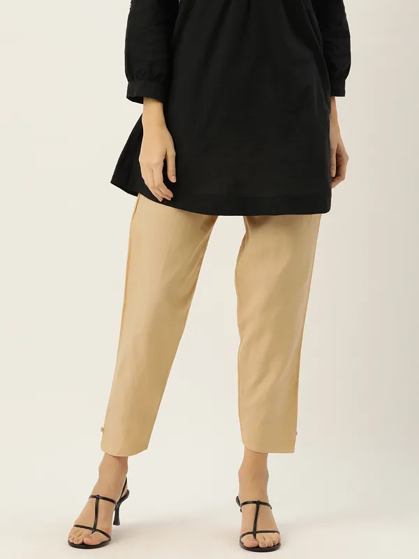 Apricot_Pure_Cotton_Two_Pockets_Mid-RIse_Regular_Fit_Cropped_Pant