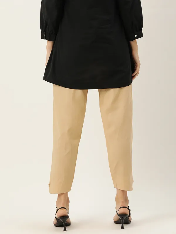 Apricot_Pure_Cotton_Two_Pockets_Mid-RIse_Regular_Fit_Cropped_Pant