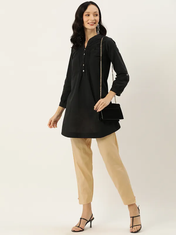 Apricot_Pure_Cotton_Two_Pockets_Mid-RIse_Regular_Fit_Cropped_Pant
