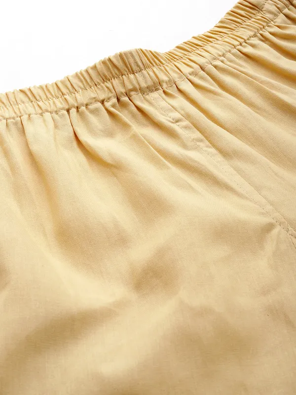 Apricot_Pure_Cotton_Two_Pockets_Mid-RIse_Regular_Fit_Cropped_Pant