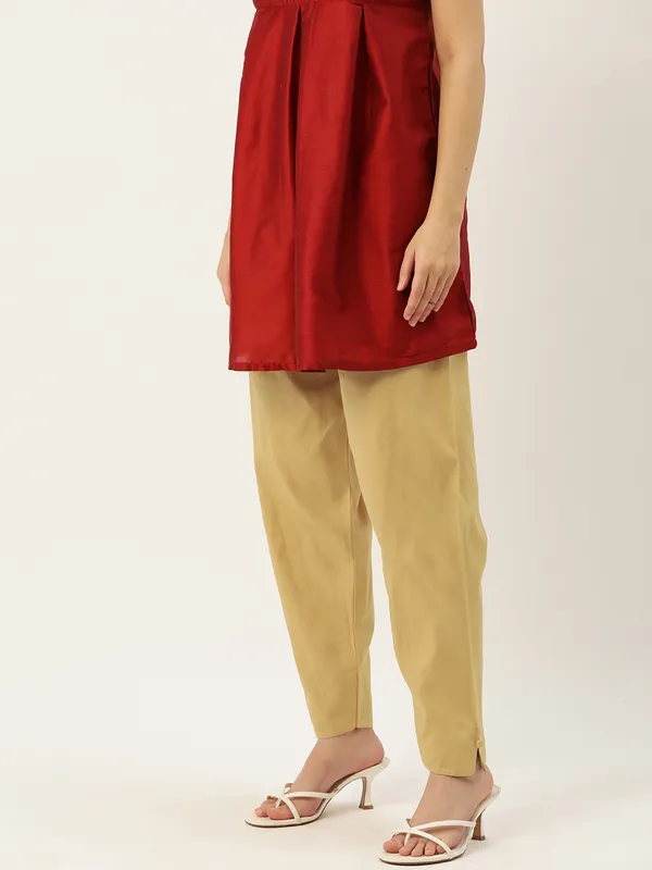 Beige_Pure_Cotton_Two_Pockets_Mid-RIse_Regular_Fit_Cropped_Pant