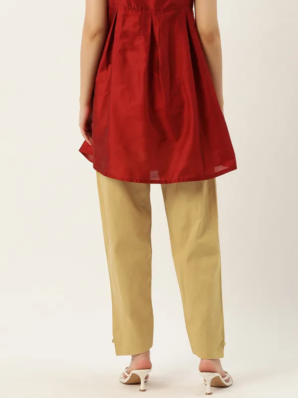 Beige_Pure_Cotton_Two_Pockets_Mid-RIse_Regular_Fit_Cropped_Pant
