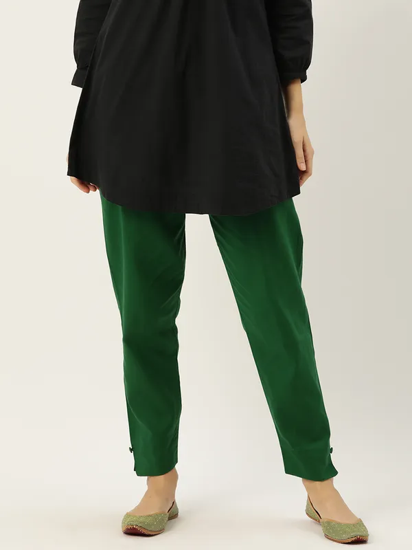 Dark_Green_Pure_Cotton_Two_Pockets_Mid-RIse_Regular_Fit_Cropped_Pant