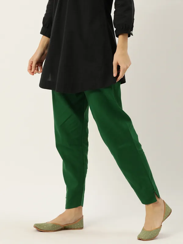 Dark_Green_Pure_Cotton_Two_Pockets_Mid-RIse_Regular_Fit_Cropped_Pant