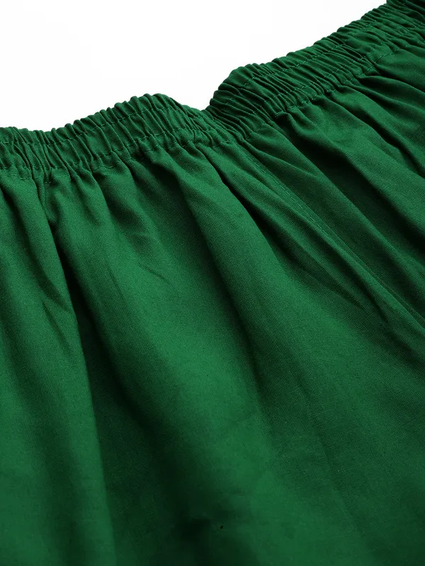 Dark_Green_Pure_Cotton_Two_Pockets_Mid-RIse_Regular_Fit_Cropped_Pant