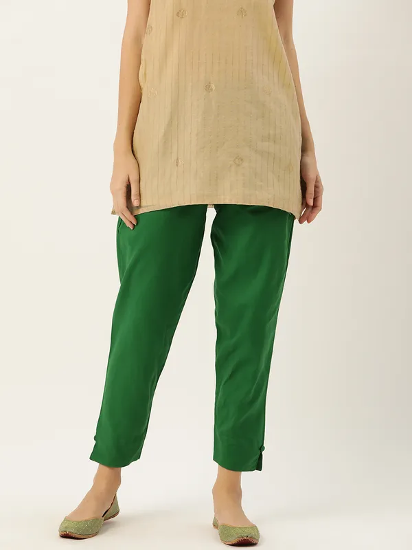 Green_Pure_Cotton_Two_Pockets_Mid-RIse_Regular_Fit_Cropped_Pant