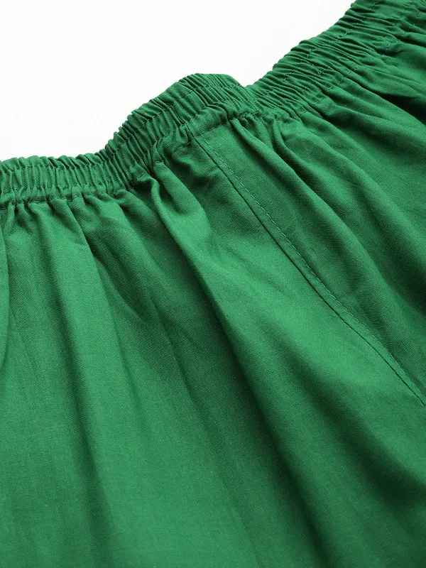 Green_Pure_Cotton_Two_Pockets_Mid-RIse_Regular_Fit_Cropped_Pant