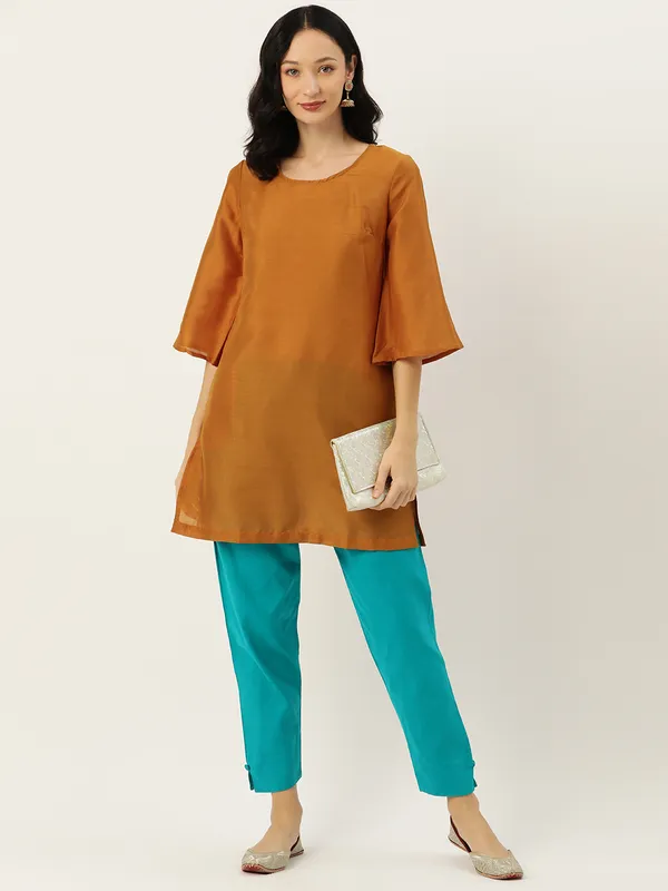 Peacock_Green_Pure_Cotton_Two_Pockets_Mid-RIse_Regular_Fit_Cropped_Pant
