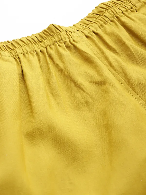Maize_Pure_Cotton_Two_Pockets_Mid-RIse_Regular_Fit_Cropped_Pant