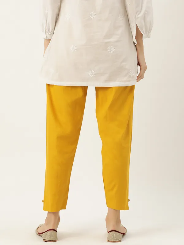 Mustard_Pure_Cotton_Two_Pockets_Mid-RIse_Regular_Fit_Cropped_Pant