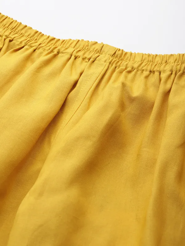 Mustard_Pure_Cotton_Two_Pockets_Mid-RIse_Regular_Fit_Cropped_Pant