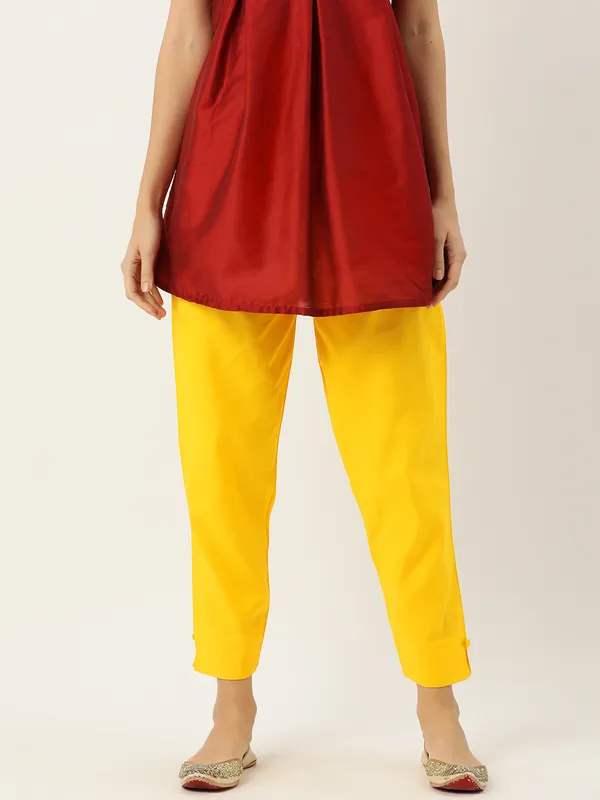 Yellow_Pure_Cotton_Two_Pockets_Mid-RIse_Regular_Fit_Cropped_Pant