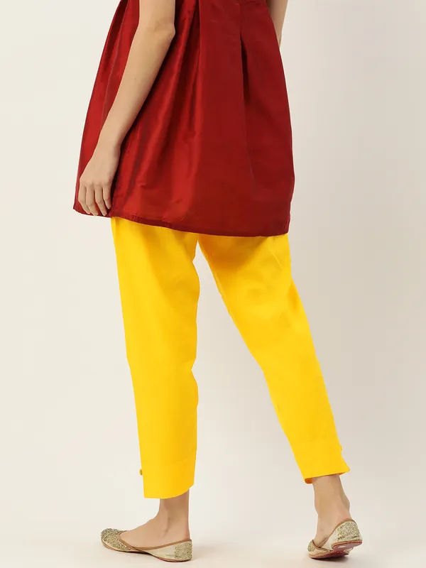 Yellow_Pure_Cotton_Two_Pockets_Mid-RIse_Regular_Fit_Cropped_Pant