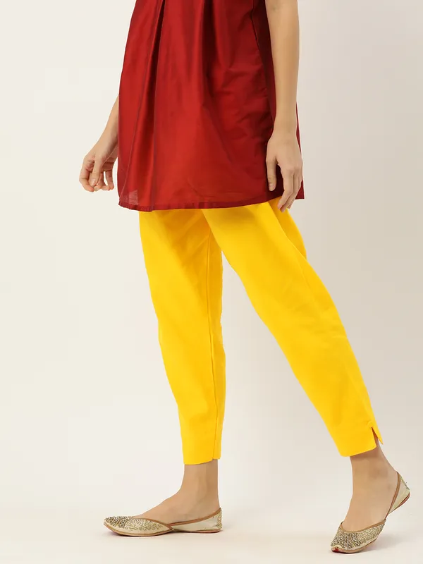 Yellow_Pure_Cotton_Two_Pockets_Mid-RIse_Regular_Fit_Cropped_Pant