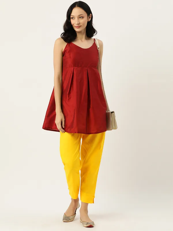 Yellow_Pure_Cotton_Two_Pockets_Mid-RIse_Regular_Fit_Cropped_Pant