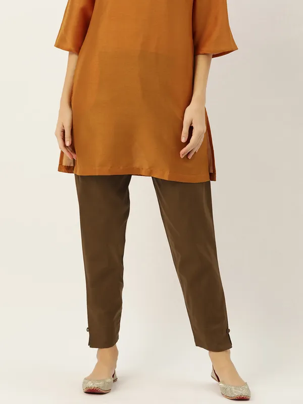 Brown_Pure_Cotton_Two_Pockets_Mid-RIse_Regular_Fit_Cropped_Pant